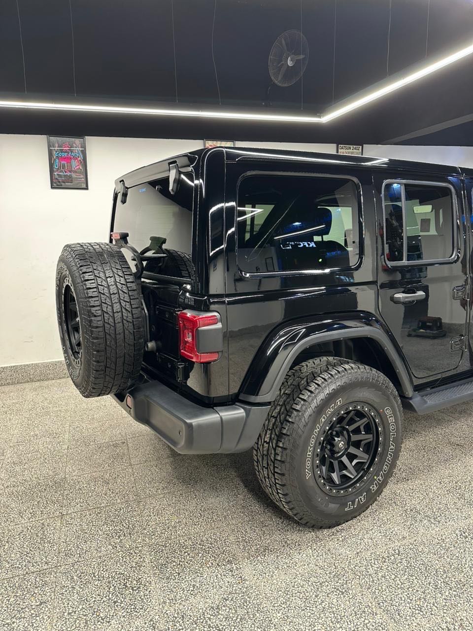 Car Image 2019 JEEP WRANGLER SAHARA