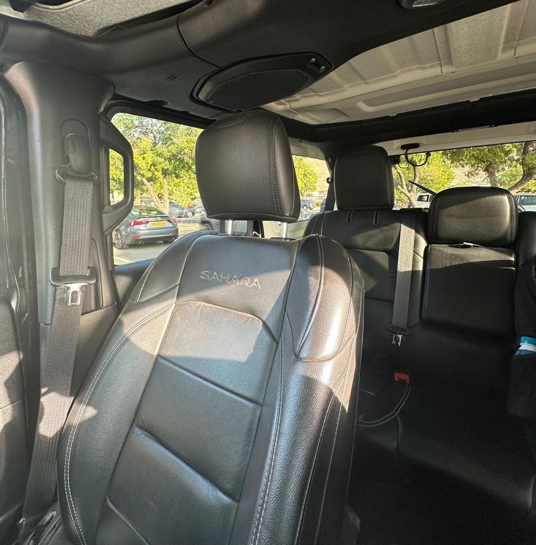 Car Image 2019 JEEP WRANGLER SAHARA
