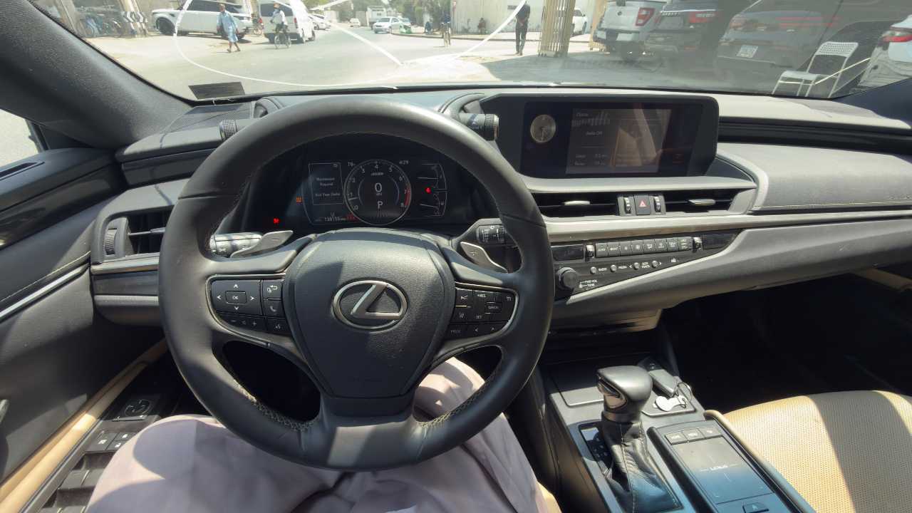 Car Image 2019 LEXUS ES