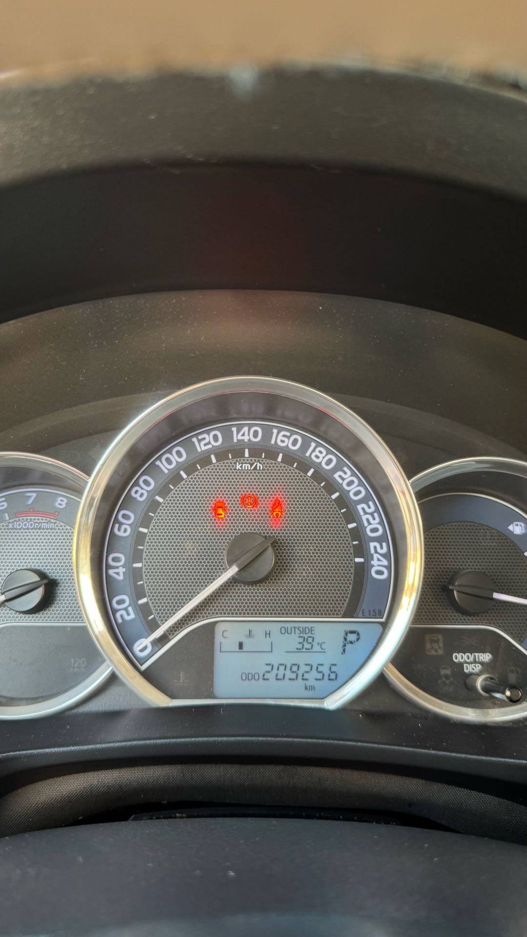 Car Image 2016 TOYOTA COROLLA XLI