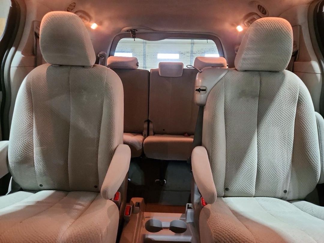 Car Image 2013 TOYOTA SIENNA