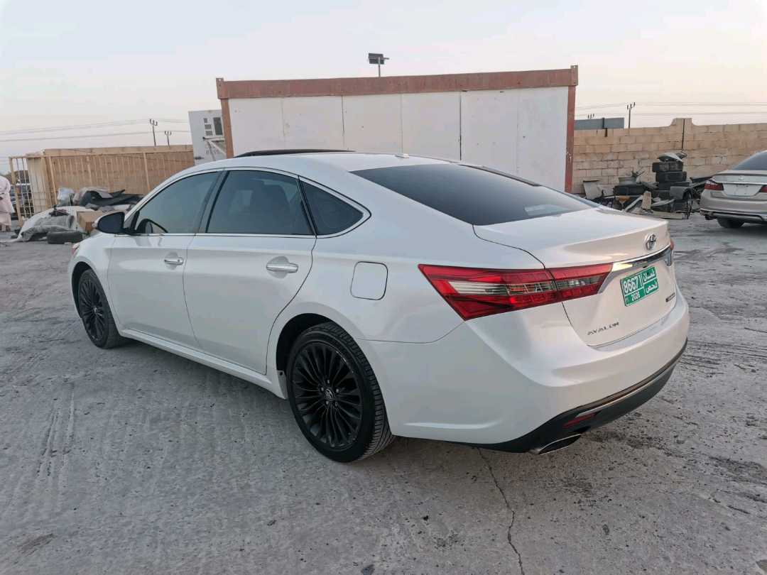 Car Image 2018 TOYOTA AVALON TOURING