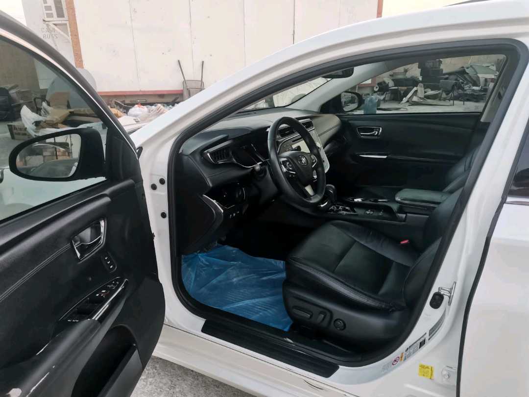 Car Image 2018 TOYOTA AVALON TOURING