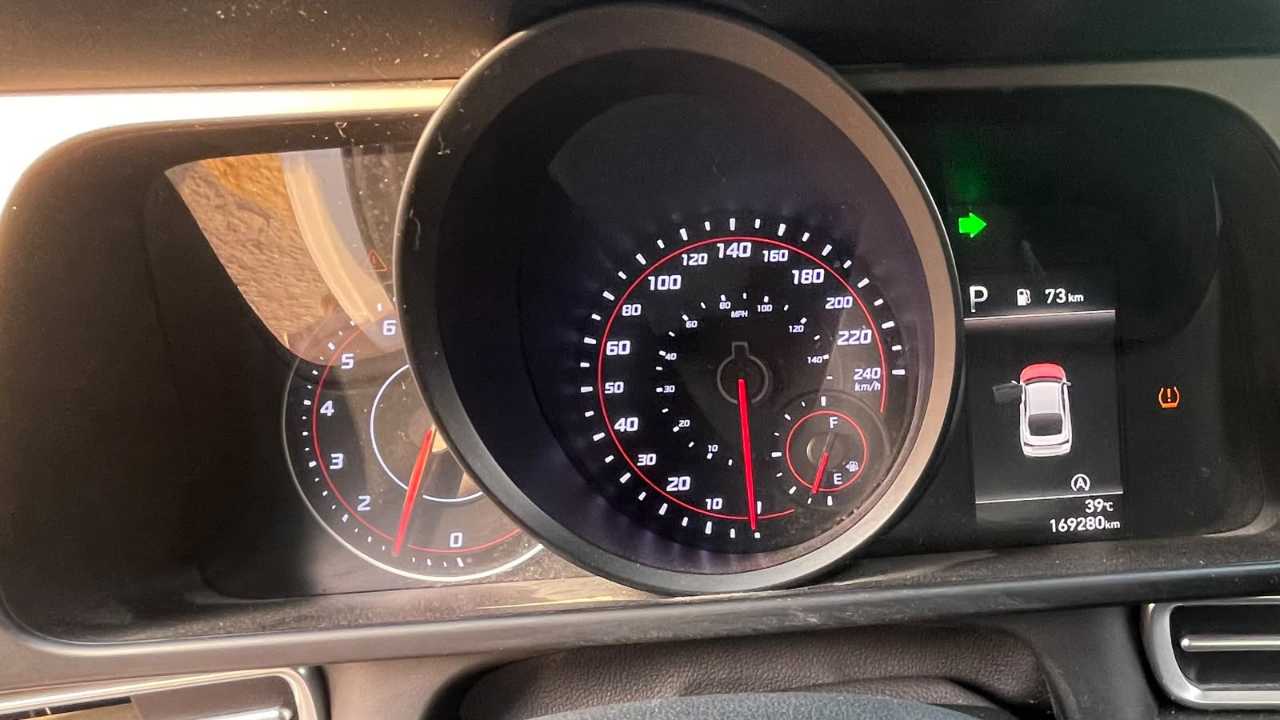 Car Image 2021 HYUNDAI ELANTRA