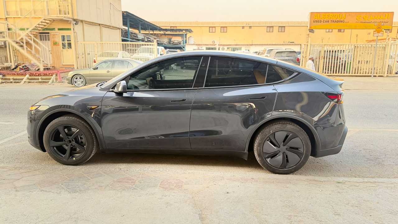 Car Image 2025 TESLA Model Y