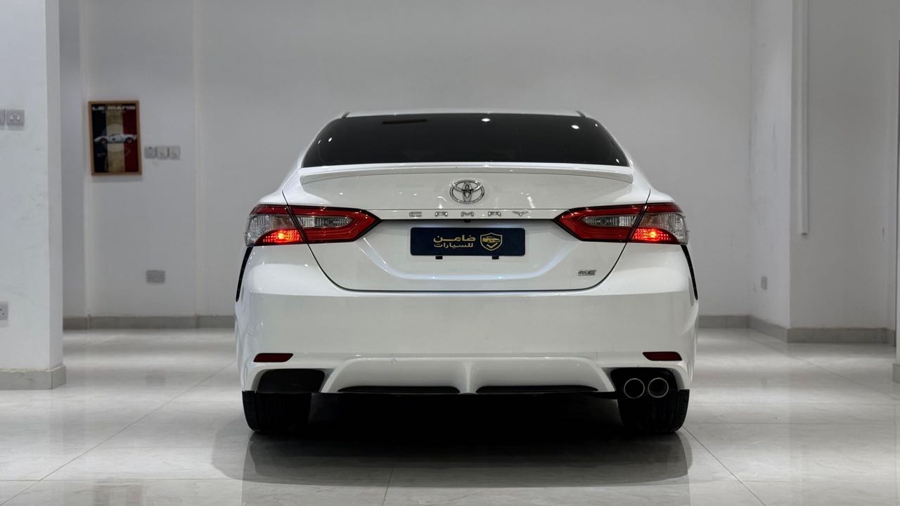 Car Image 2018 TOYOTA CAMRY SE