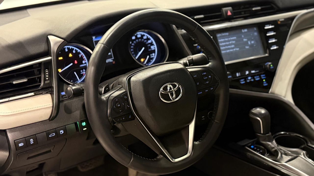 Car Image 2018 TOYOTA CAMRY SE