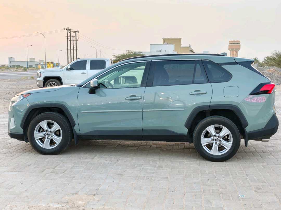 Car Image 2019 TOYOTA RAV4 XLE