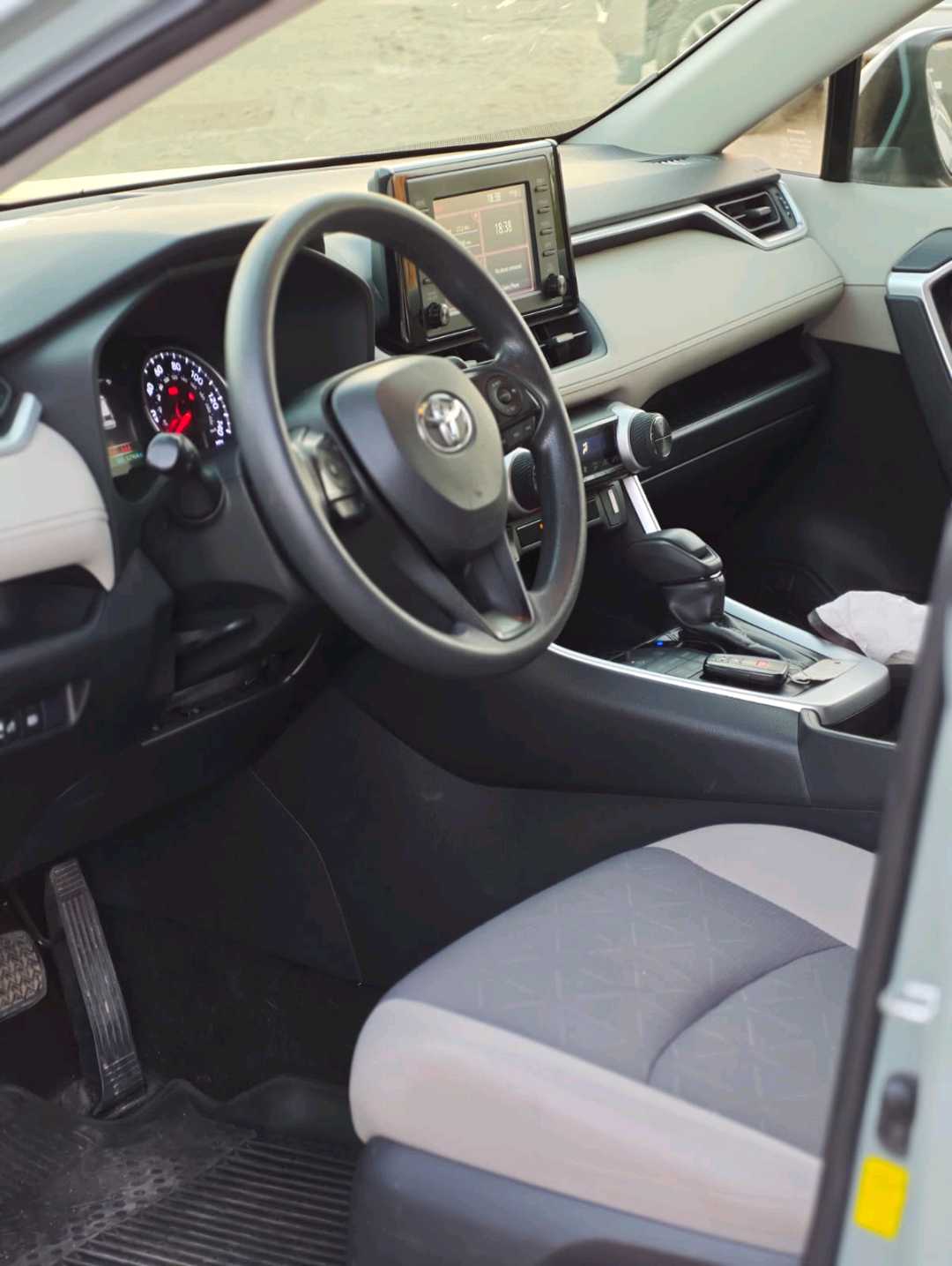 Car Image 2019 TOYOTA RAV4 XLE