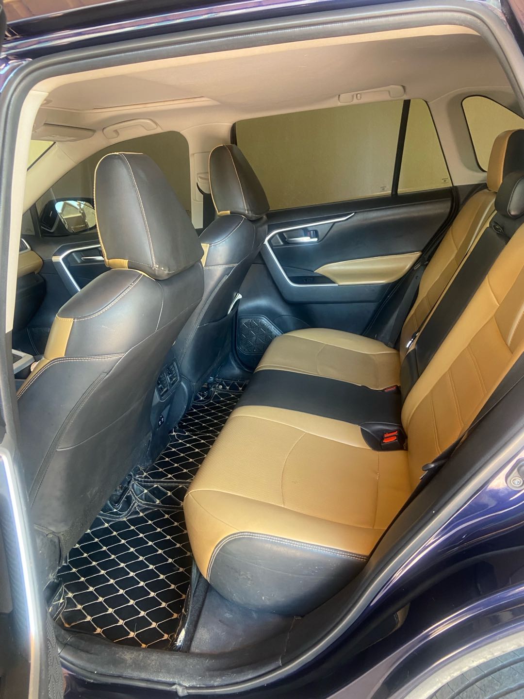 Car Image 2019 TOYOTA RAV4 PREMIUM