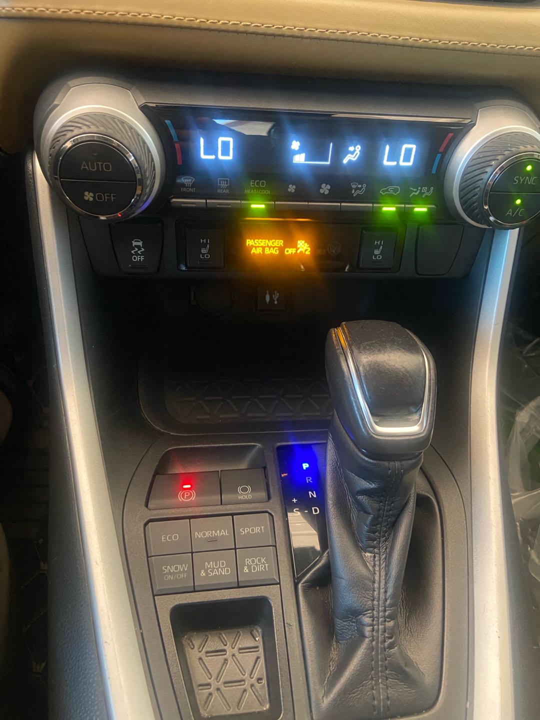 Car Image 2019 TOYOTA RAV4 PREMIUM