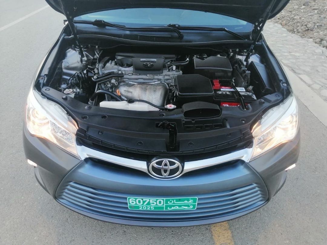 Car Image 2017 TOYOTA CAMRY LE