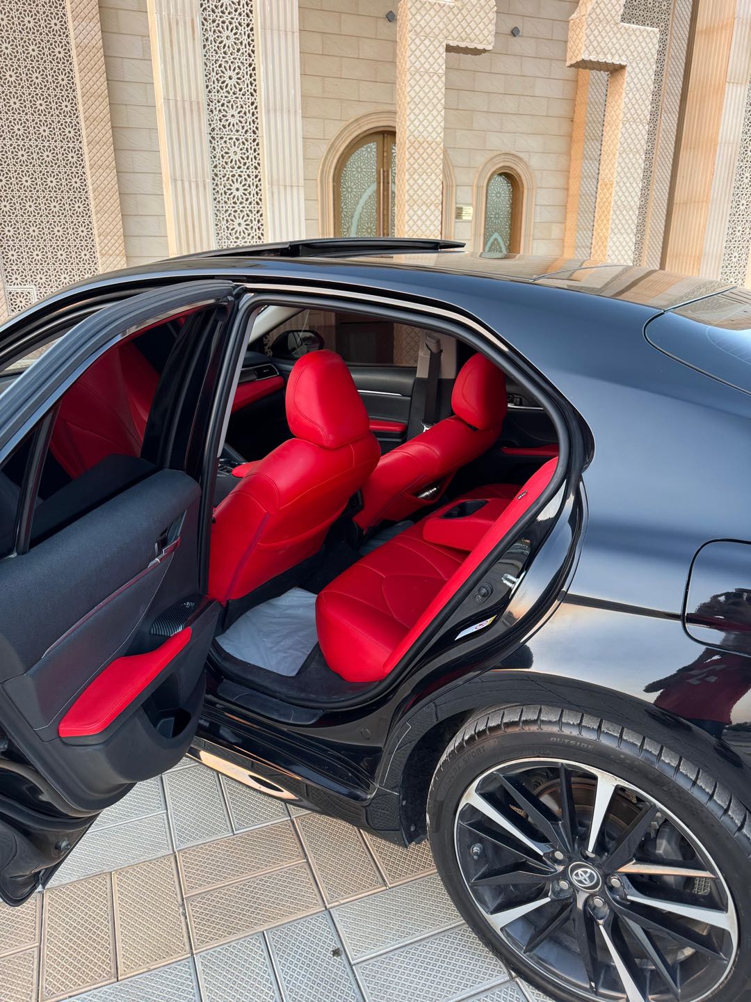 Car Image 2018 TOYOTA CAMRY XSE