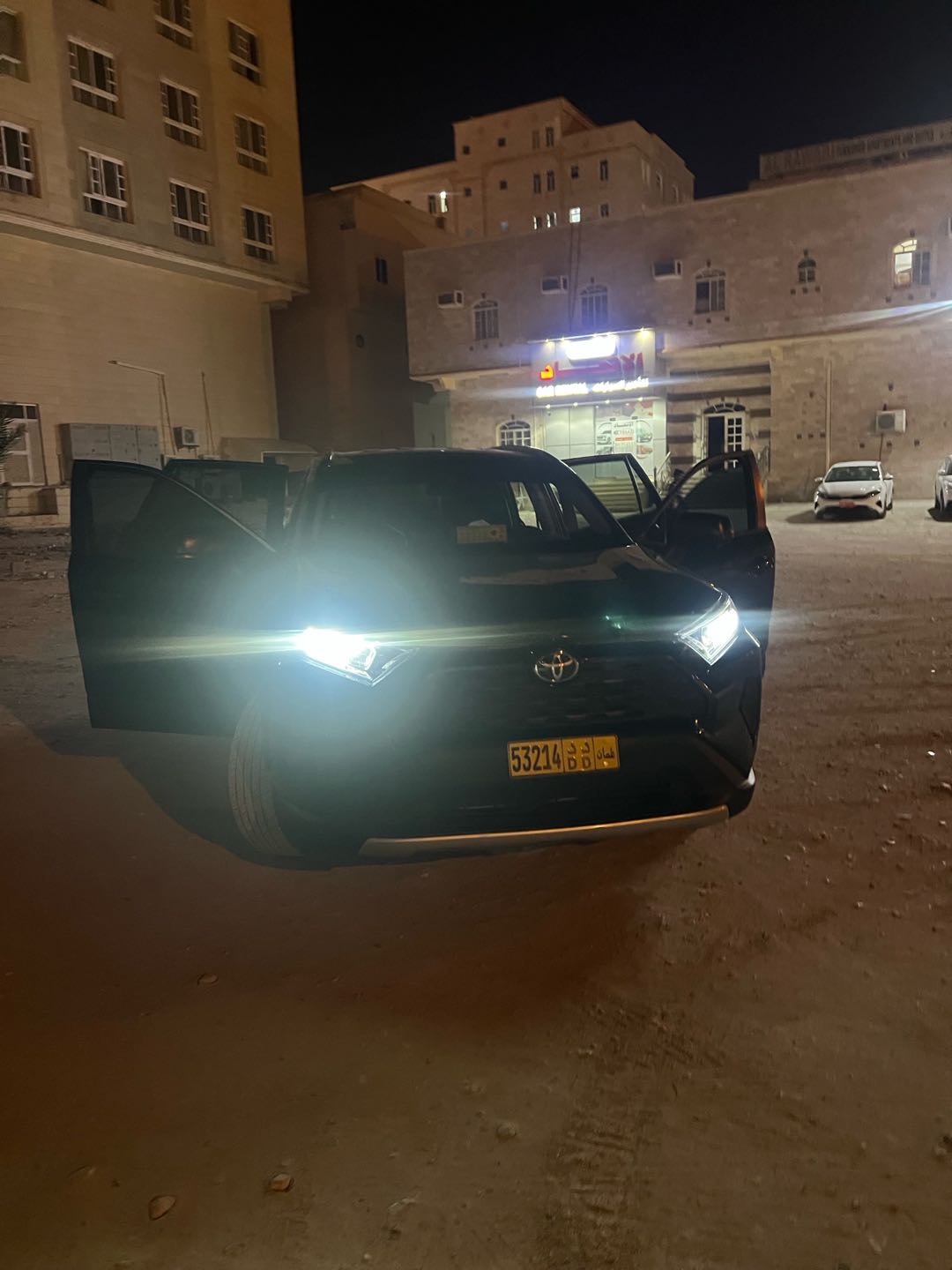 Car Image 2019 TOYOTA RAV4 LE