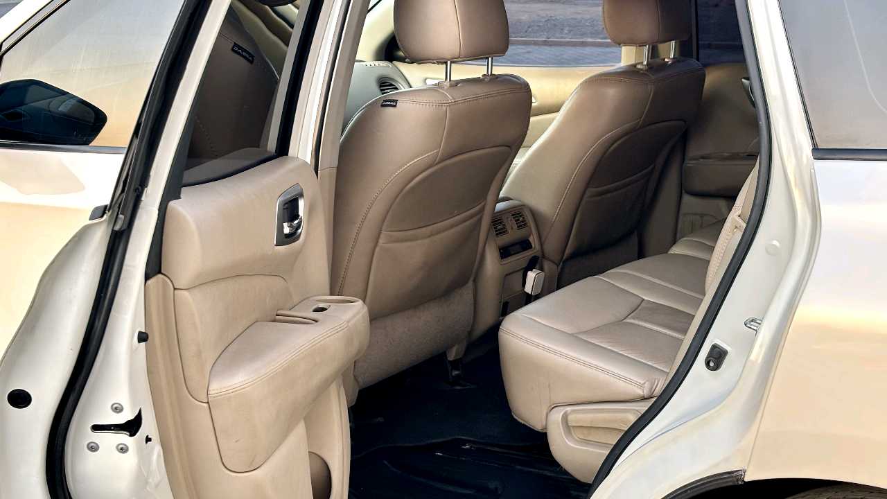 Car Image 2017 NISSAN PATHFINDER SL