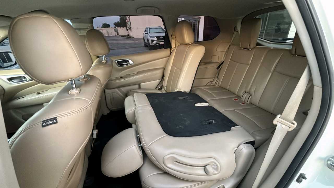 Car Image 2017 NISSAN PATHFINDER SL