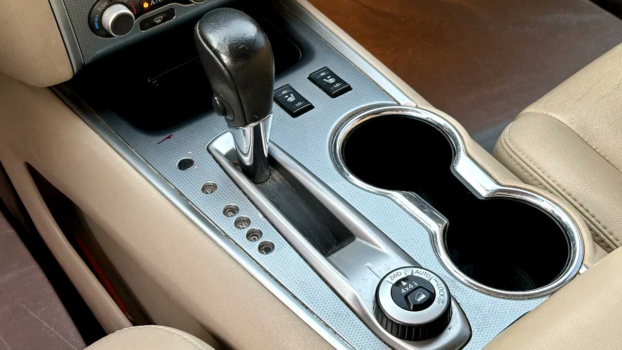 Car Image 2017 NISSAN PATHFINDER SL