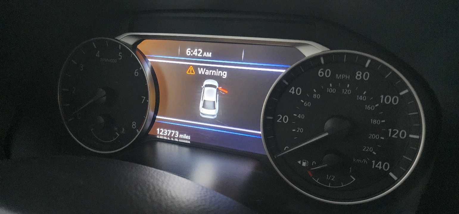 Car Image 2021 NISSAN ALTIMA SV
