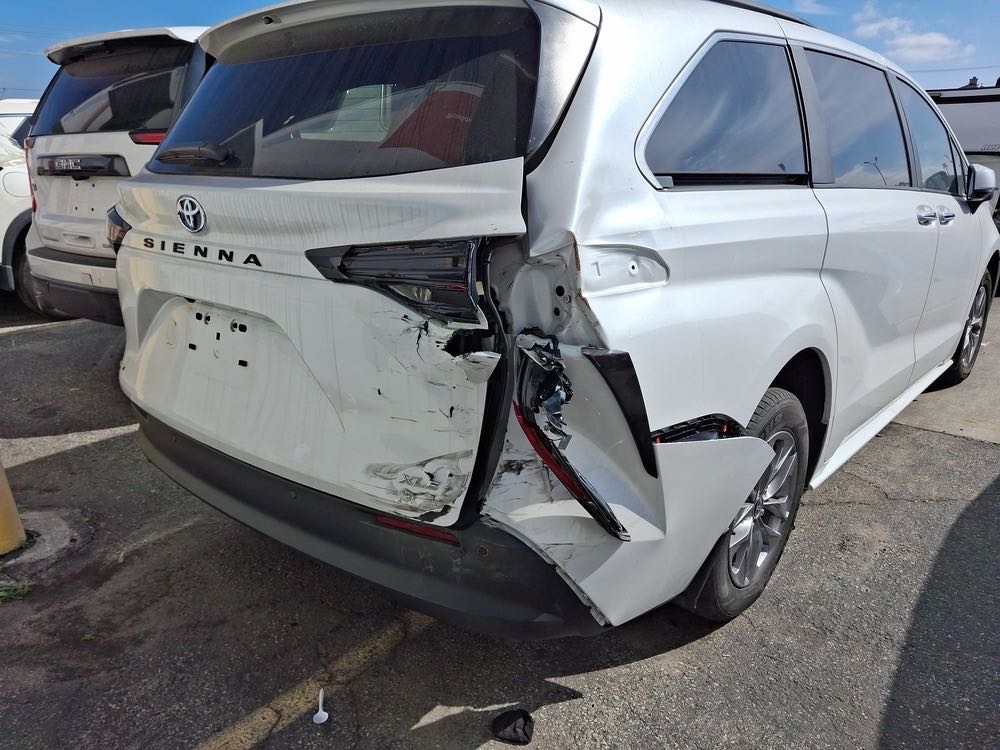 Car Image 2025 TOYOTA SIENNA