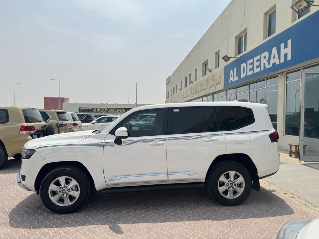 Car Image 2024 TOYOTA LAND CRUISER GX.R