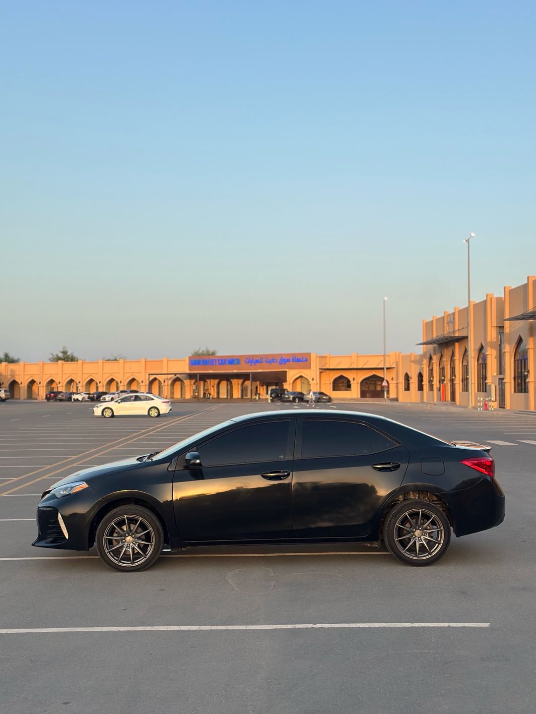 Car Image 2017 TOYOTA COROLLA SE