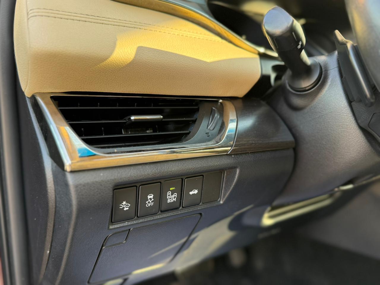 Car Image 2018 TOYOTA AVALON XLE