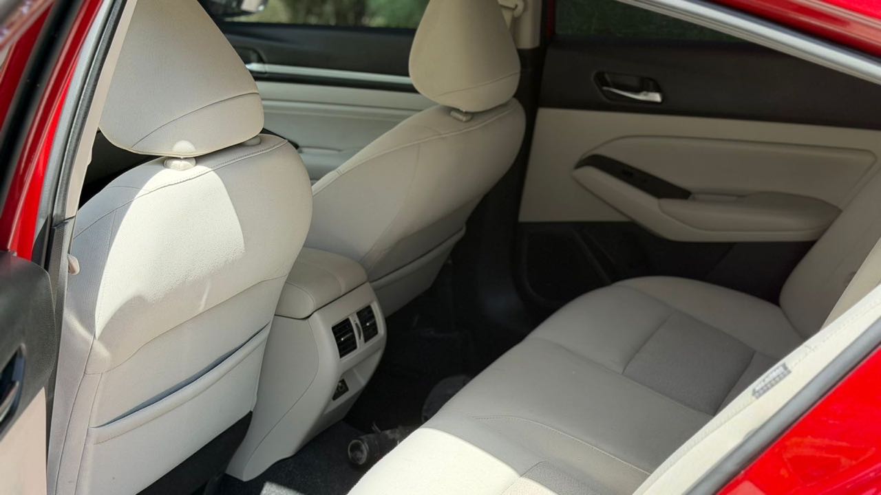 Car Image 2019 NISSAN ALTIMA SV