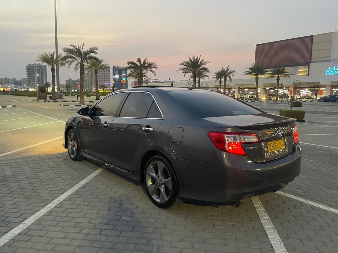 Car Image 2014 TOYOTA CAMRY SE