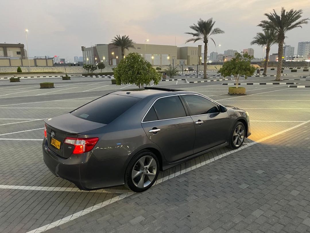 Car Image 2014 TOYOTA CAMRY SE