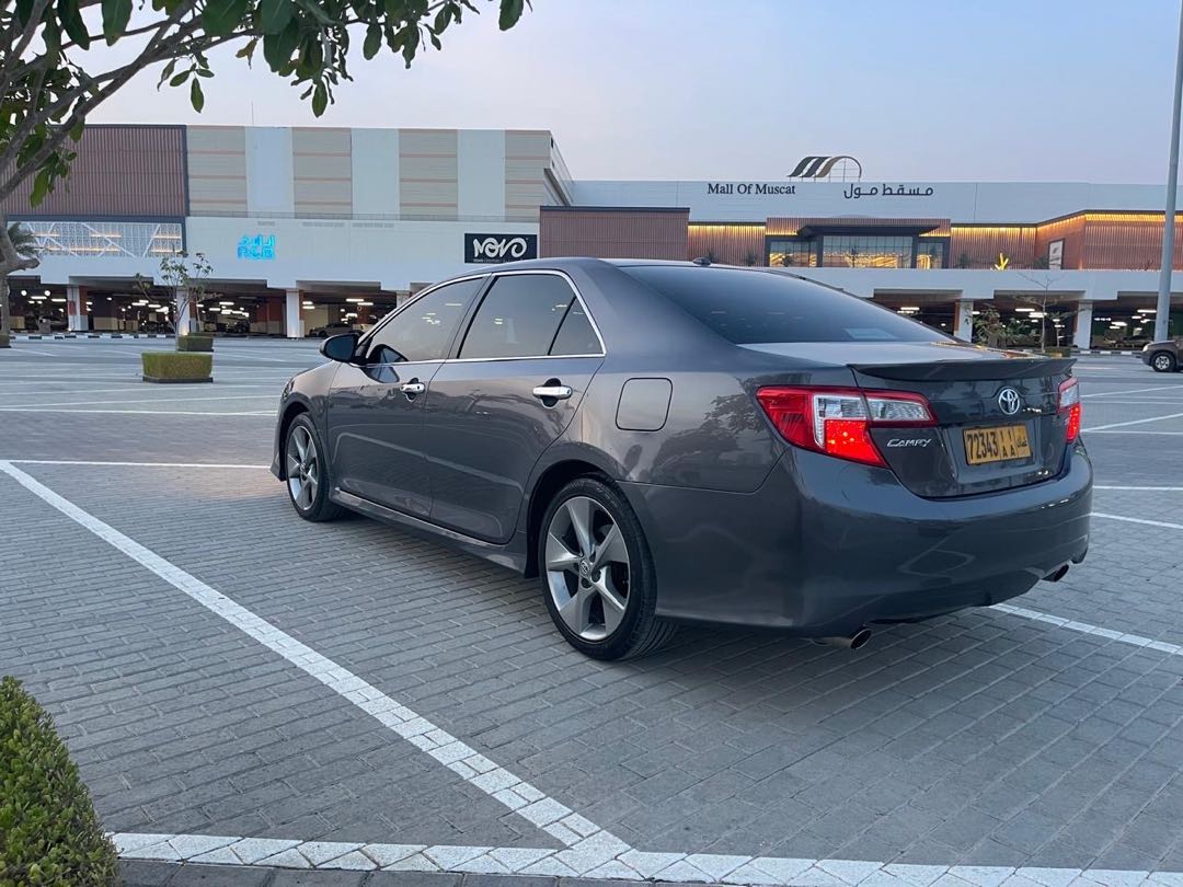 Car Image 2014 TOYOTA CAMRY SE