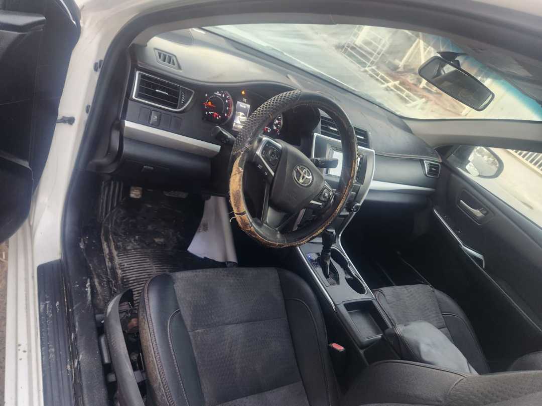 Car Image 2015 TOYOTA CAMRY