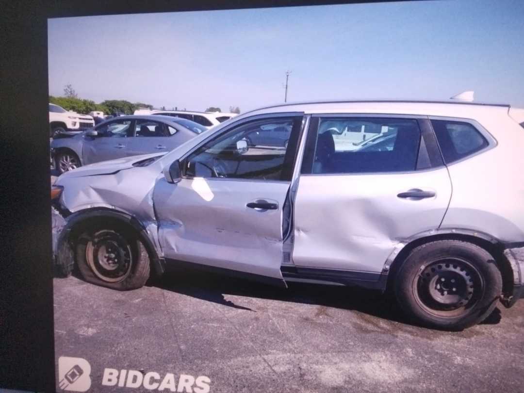 Car Image 2019 NISSAN ROGUE