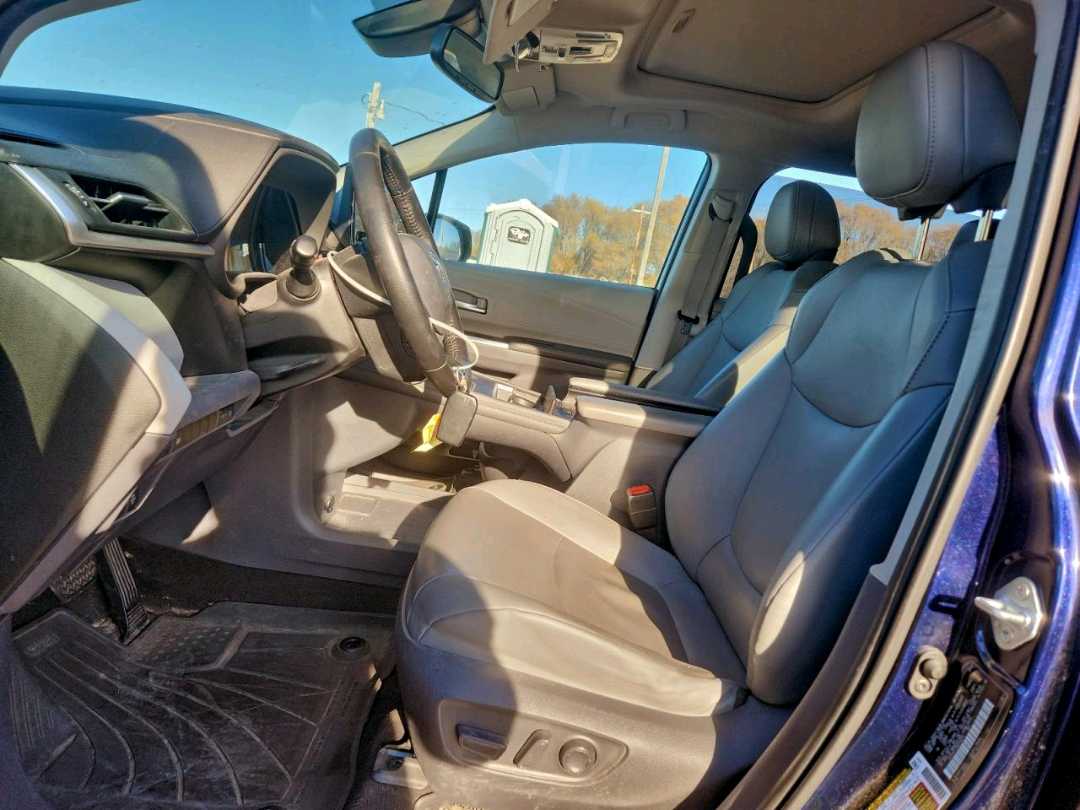 Car Image 2021 TOYOTA SIENNA