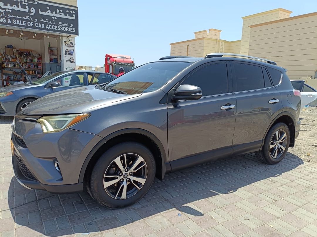 Car Image 2017 TOYOTA RAV4 XLE