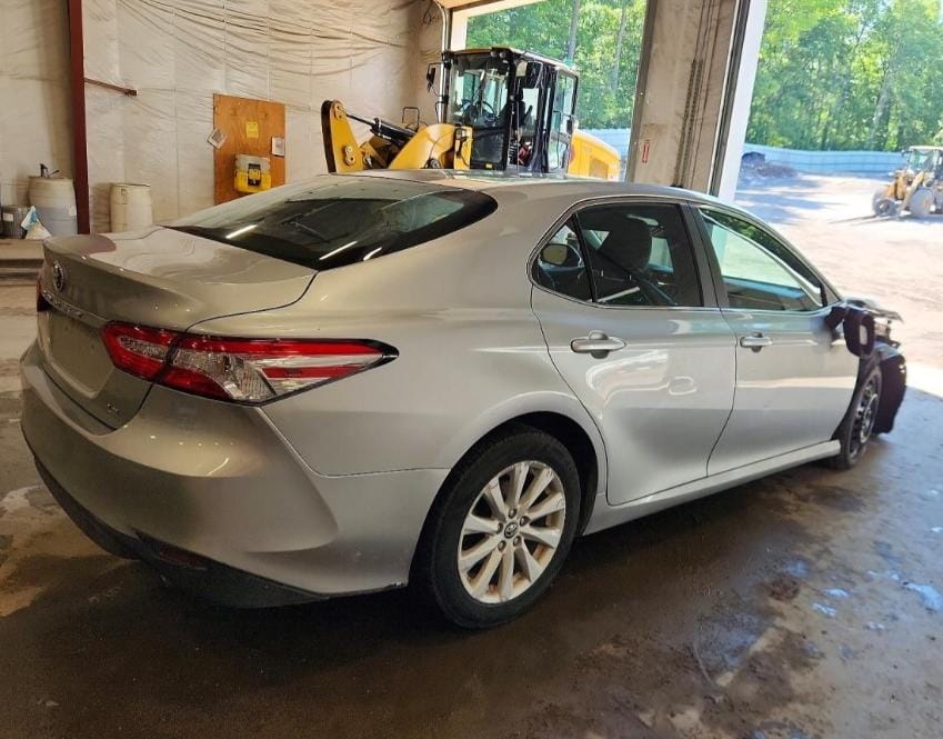 Car Image 2018 TOYOTA CAMRY