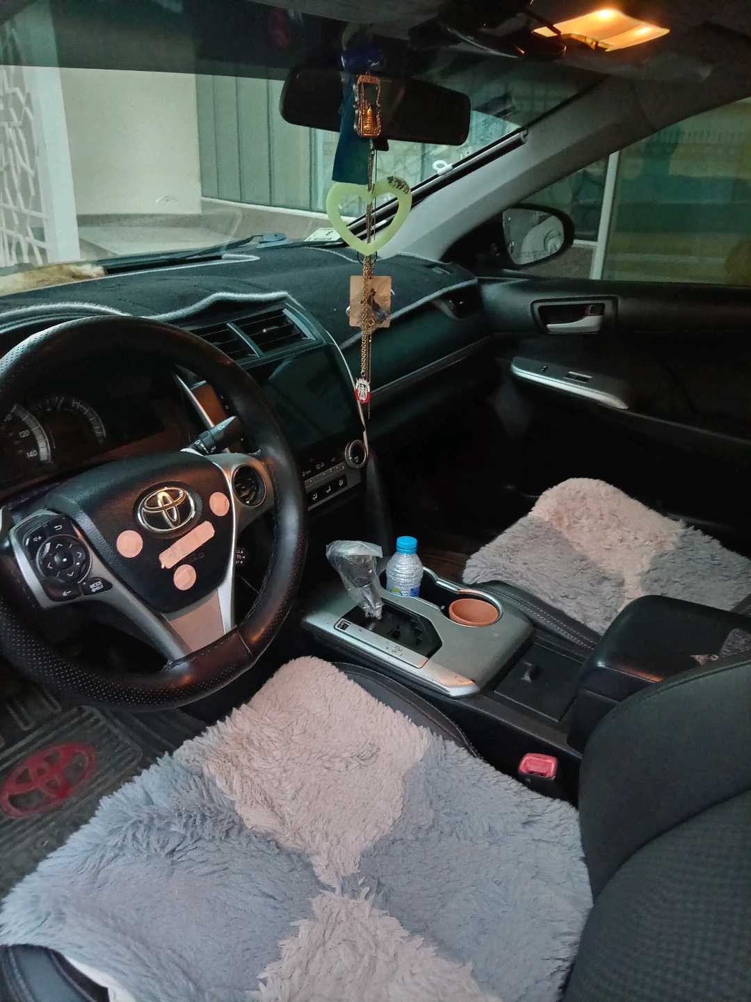 Car Image 2014 TOYOTA CAMRY LE