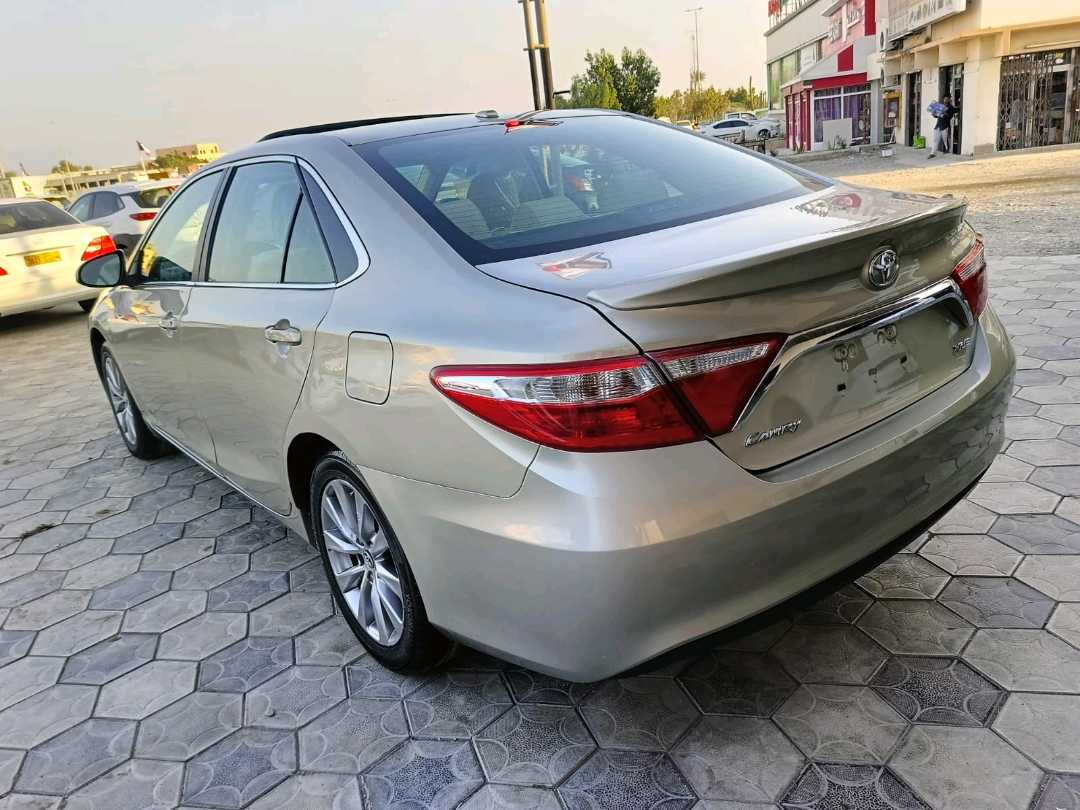 Car Image 2016 TOYOTA CAMRY XLE