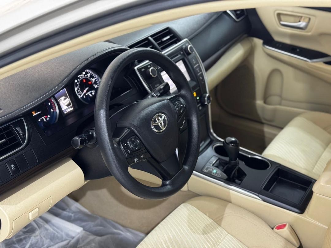 Car Image 2017 TOYOTA CAMRY LE