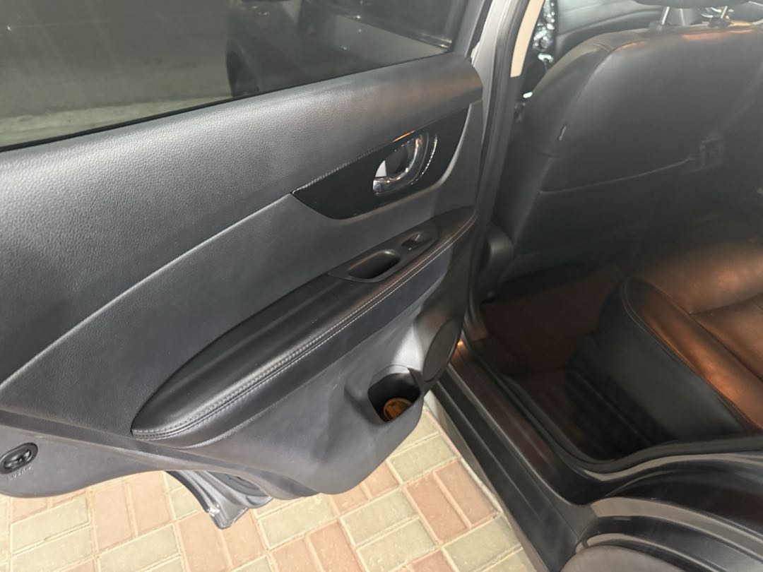 Car Image 2017 NISSAN ROGUE SL