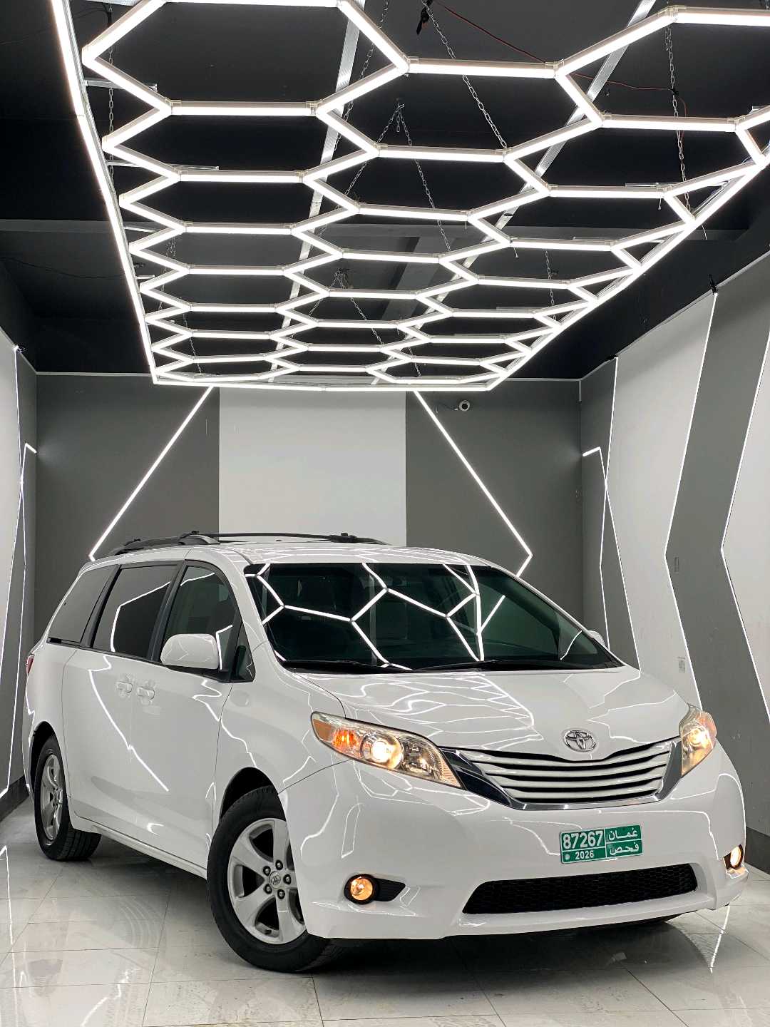 Car Image 2017 TOYOTA SIENNA 