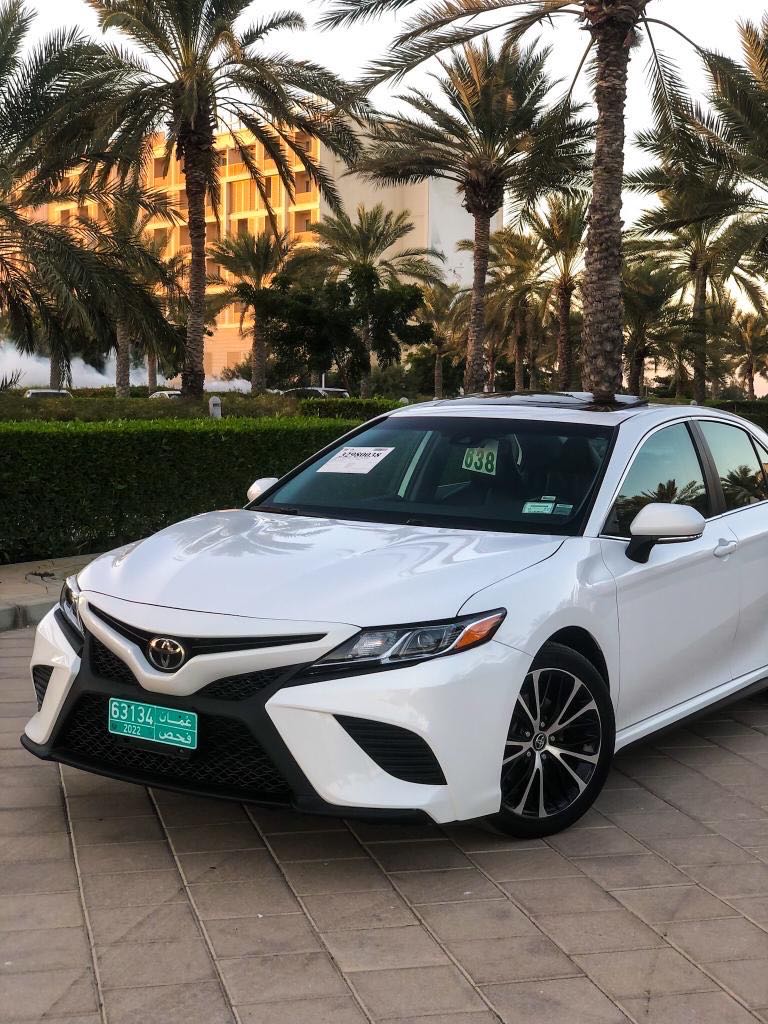 Car Image 2018 TOYOTA CAMRY SE