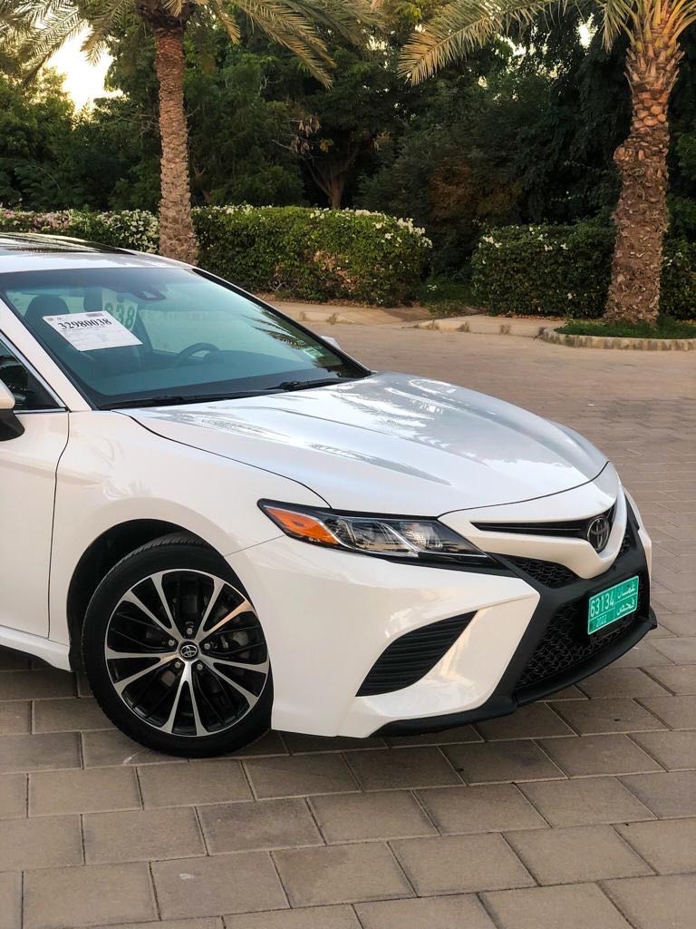 Car Image 2018 TOYOTA CAMRY SE