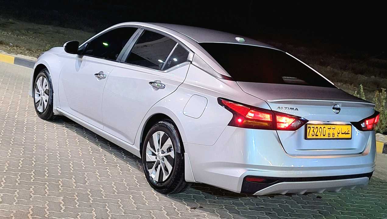 Car Image 2019 NISSAN ALTIMA S