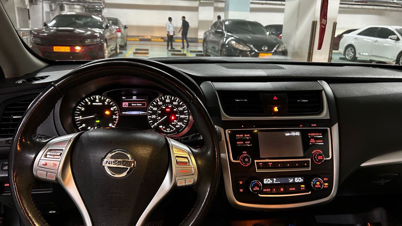 Car Image 2017 NISSAN ALTIMA SV
