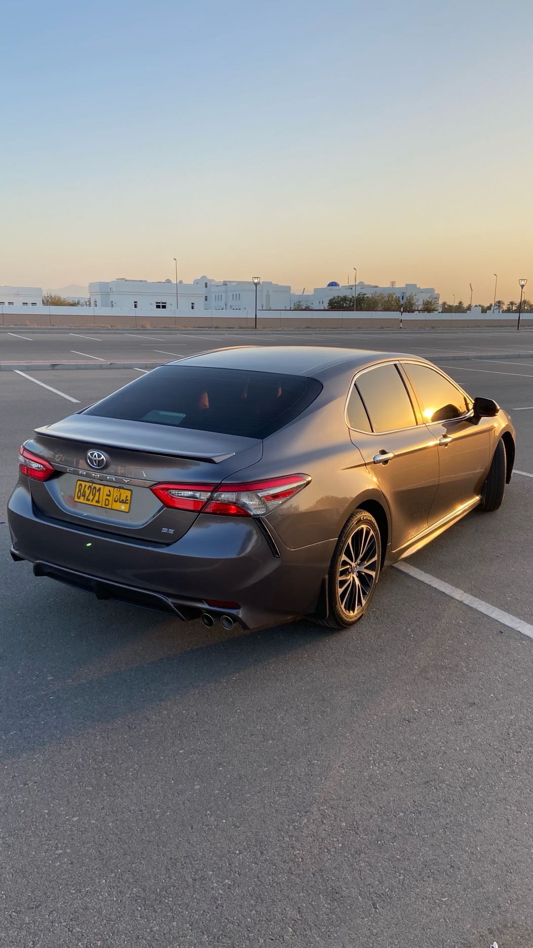 Car Image 2018 TOYOTA CAMRY SE