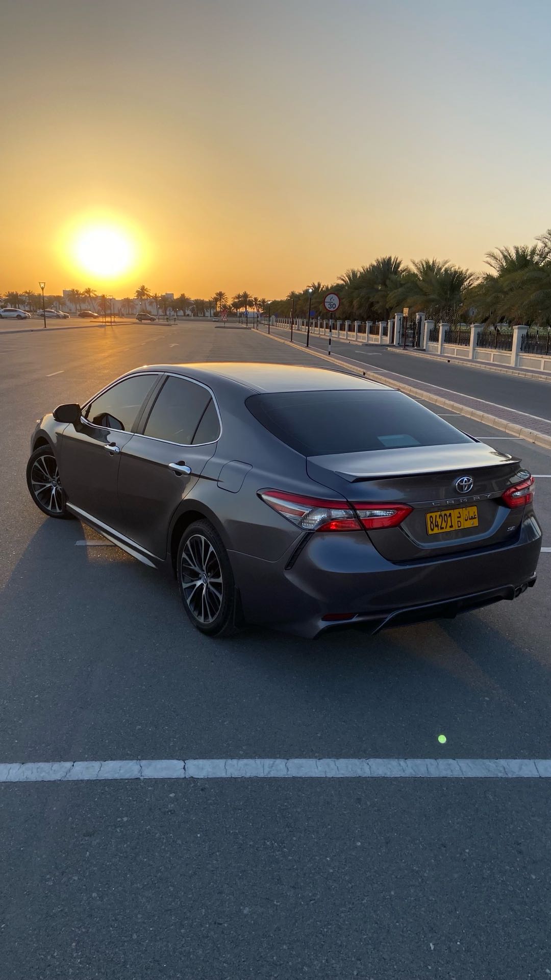 Car Image 2018 TOYOTA CAMRY SE
