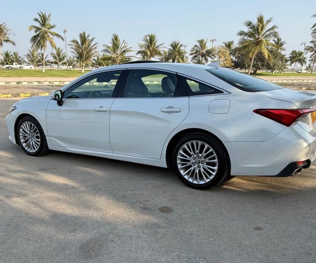 Car Image 2019 TOYOTA AVALON LIMITED