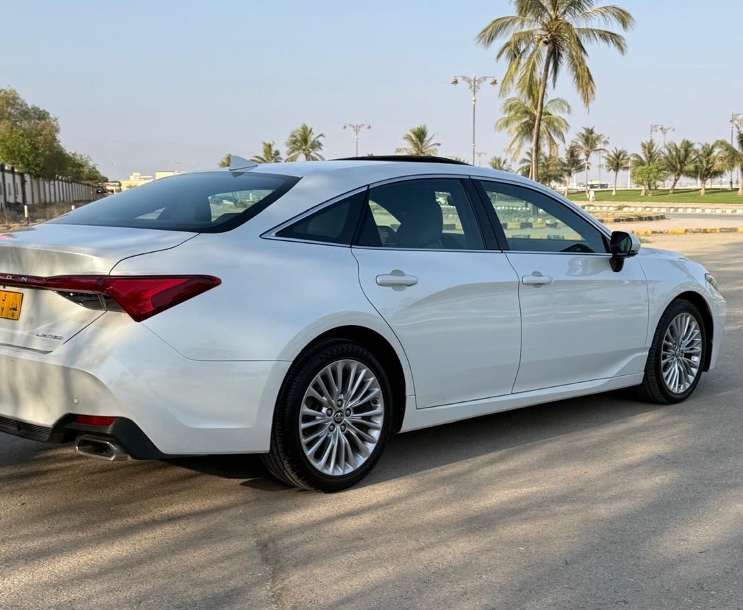 Car Image 2019 TOYOTA AVALON LIMITED