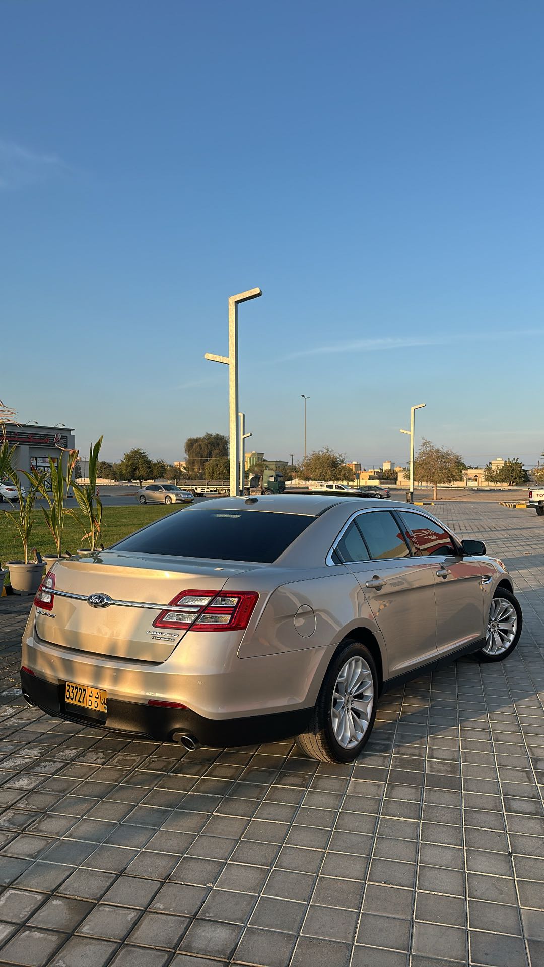 Car Image 2018 FORD TAURUS 
