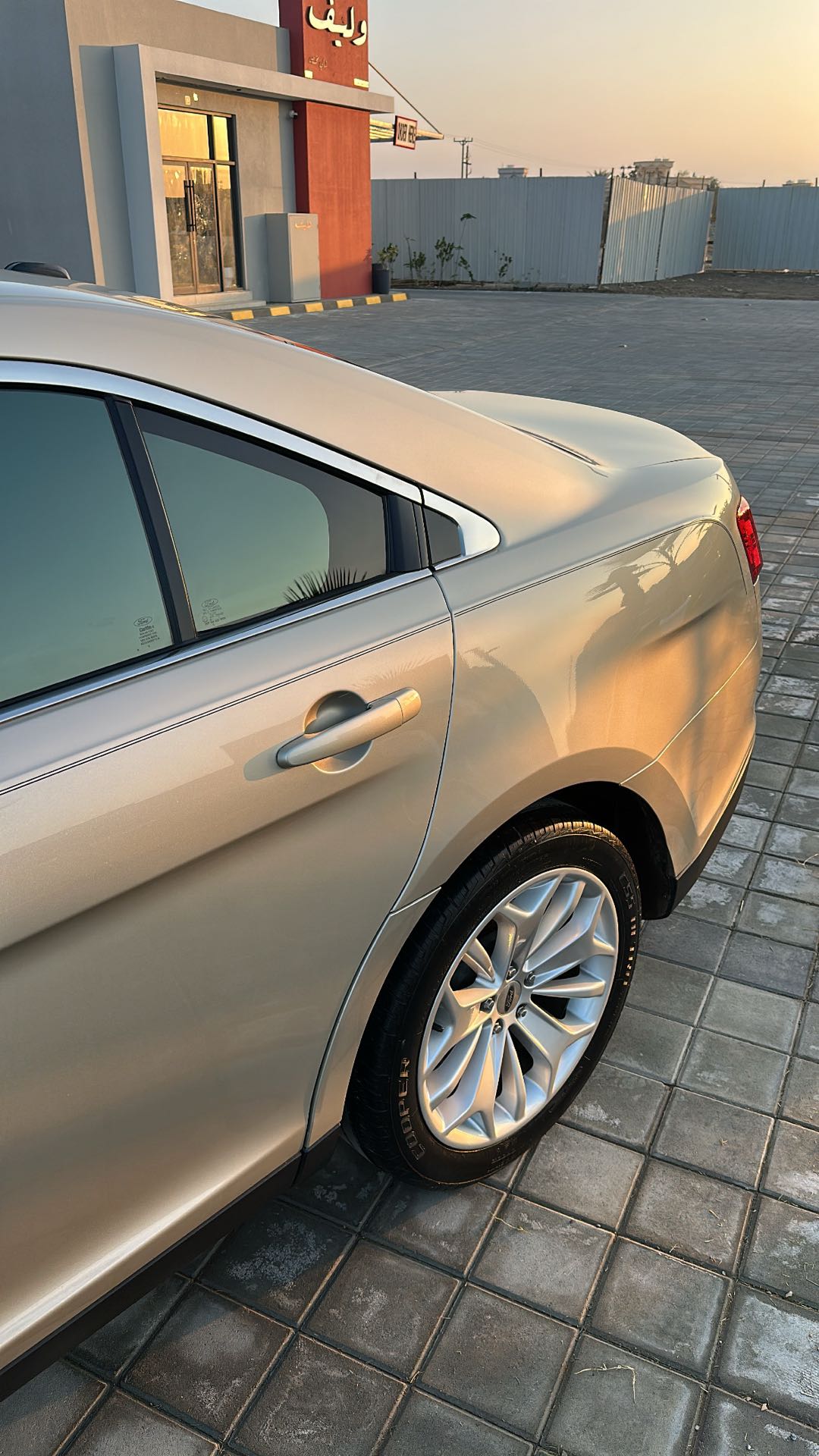 Car Image 2018 FORD TAURUS 